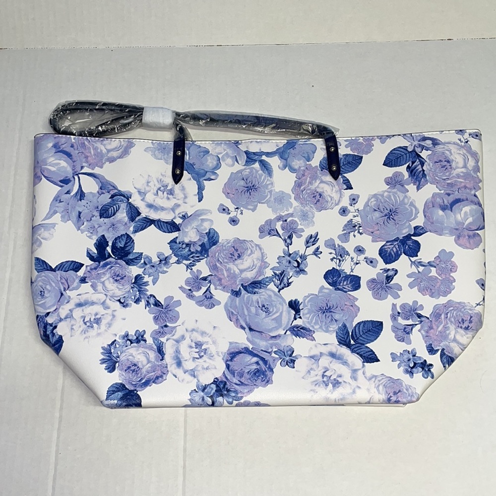 NWT Floral Carryall Tote - Blue & White - OS - Picture 8 of 8